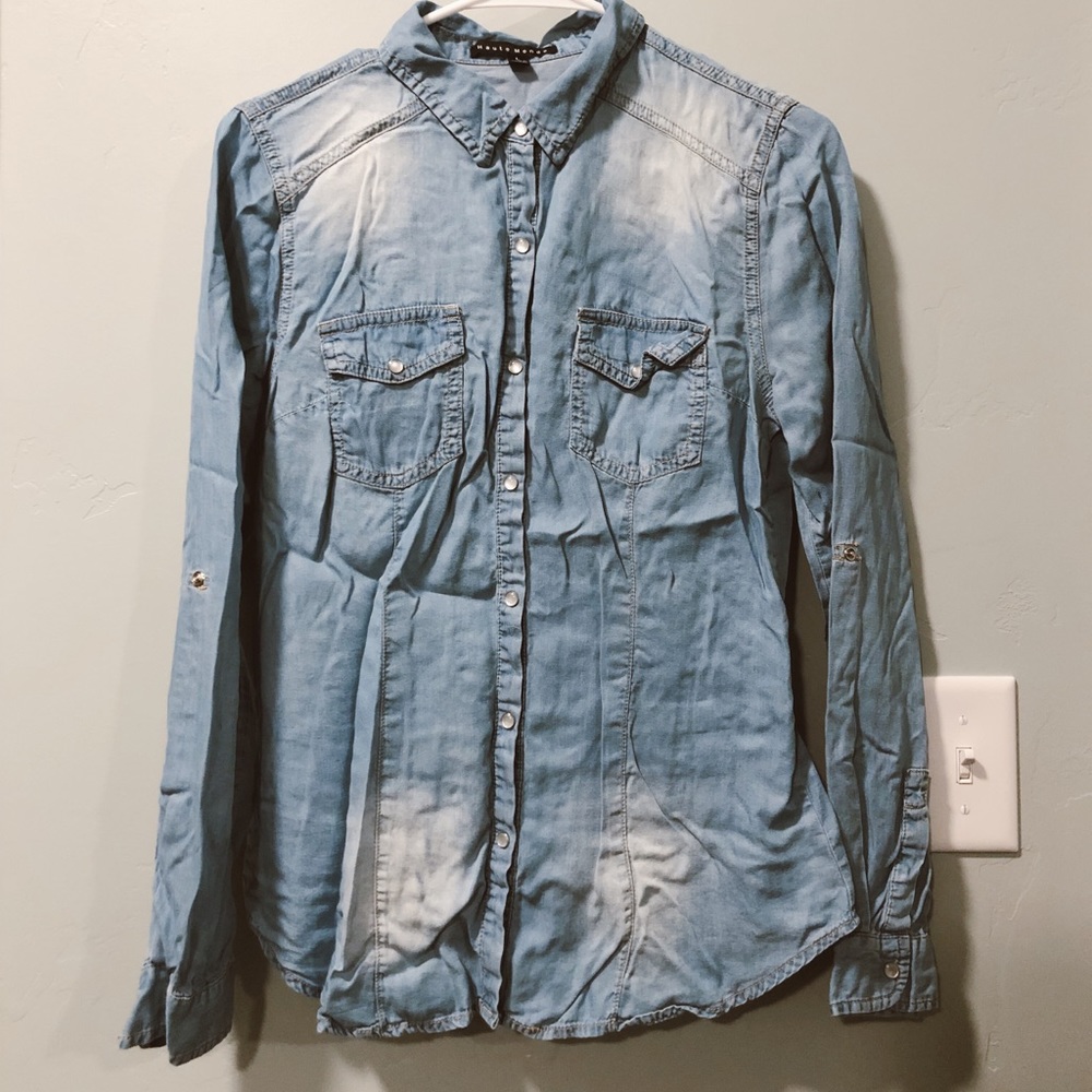 ⭐️ Stylish button down denim shirt